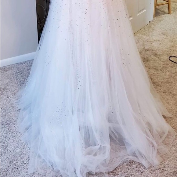Beautiful ivory gown by Jovani - Picture 6 of 10